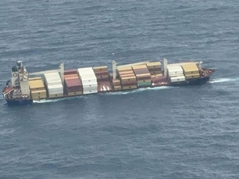 MSC Elsa 3 se hunde frente a Kerala: Derrame de petróleo activa emergencia ambiental en la India