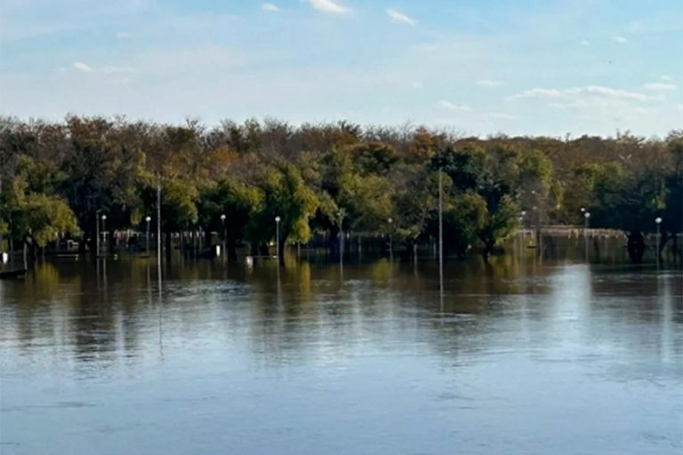 Crecida del río Uruguay: alerta y medidas preventivas en ambas márgenes