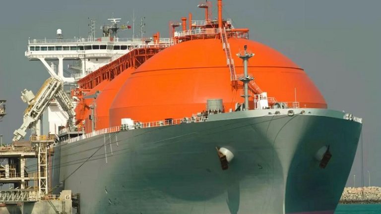 YPF y ENI acuerdan traer los dos buques licuefactores más grandes del mundo para exportar GNL desde Argentina