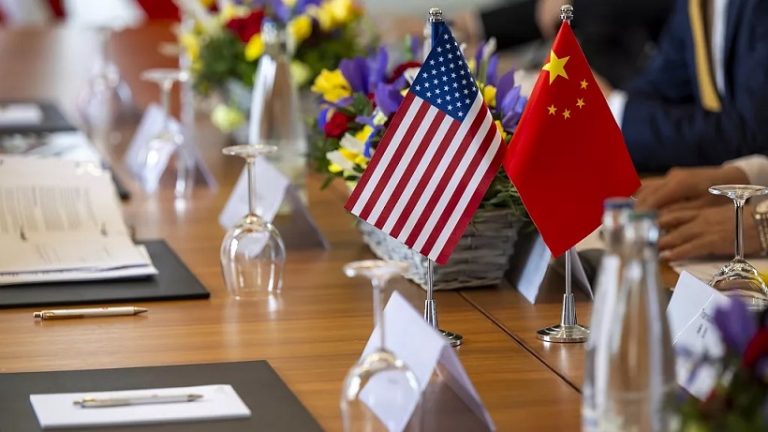EE.UU. y China sellan un acuerdo para aliviar restricciones comerciales