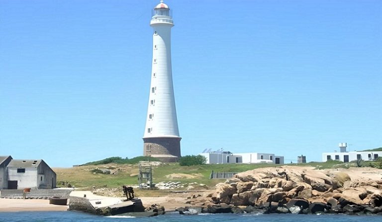 La luz que guía desde hace 119 años: el Faro de Isla de Lobos