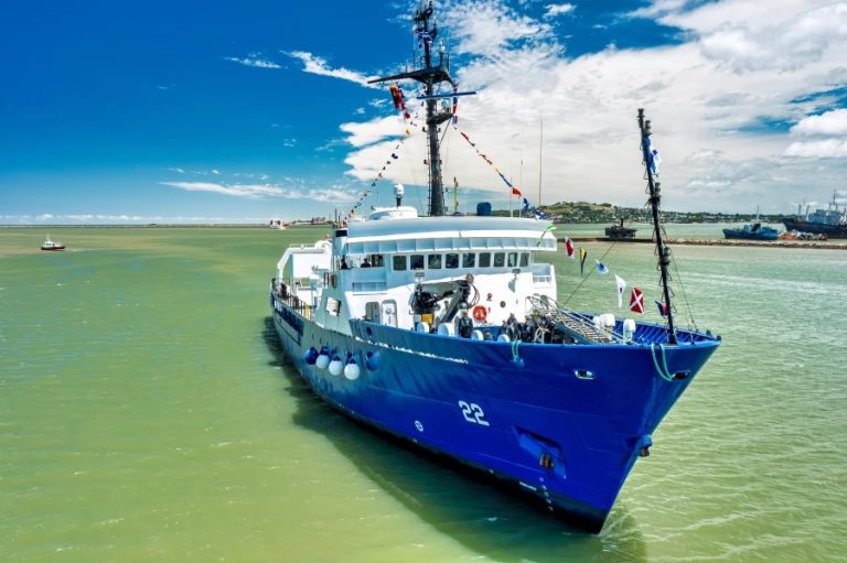 El ROU 22 Oyarvide completó navegación de adiestramiento y controló incidente técnico sin afectar su operatividad