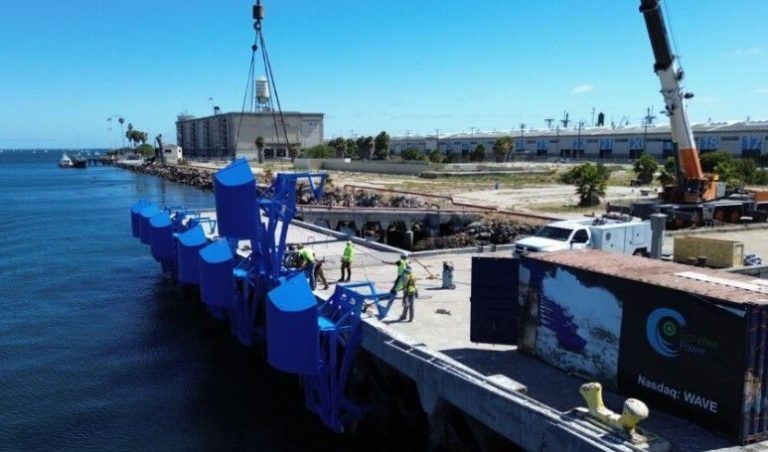 Los Angeles California:  inauguran su primer generador de energía undimotriz en tierra firme