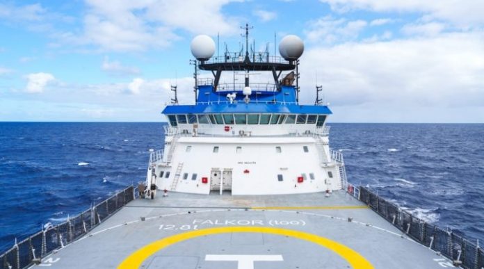 explorando con el falkor