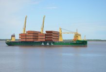 Operación logística inédita: arribo de 16 nuevas barcazas al puerto de Nueva Palmira