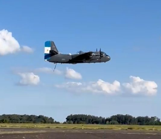 Luján inauguró el histórico Grumman Tracker S-2E mientras la Armada Argentina se prepara para el último vuelo operativo del sistema