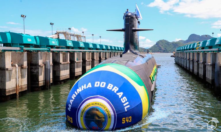 Brasil marca un doble hito naval con el lanzamiento del “Almirante Karam” y la entrega operativa del “Tonelero”