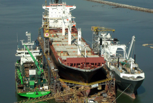 Nuevo dique flotante reactivará el sector de reparaciones navales en el Puerto de Montevideo