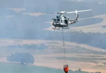 Aviación Naval apoya el combate a un incendio forestal en Minas con medios aéreos