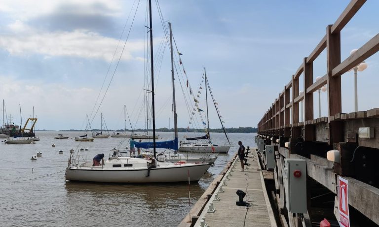 Colonia del Sacramento inauguró el nuevo muelle de madera del Puerto Deportivo