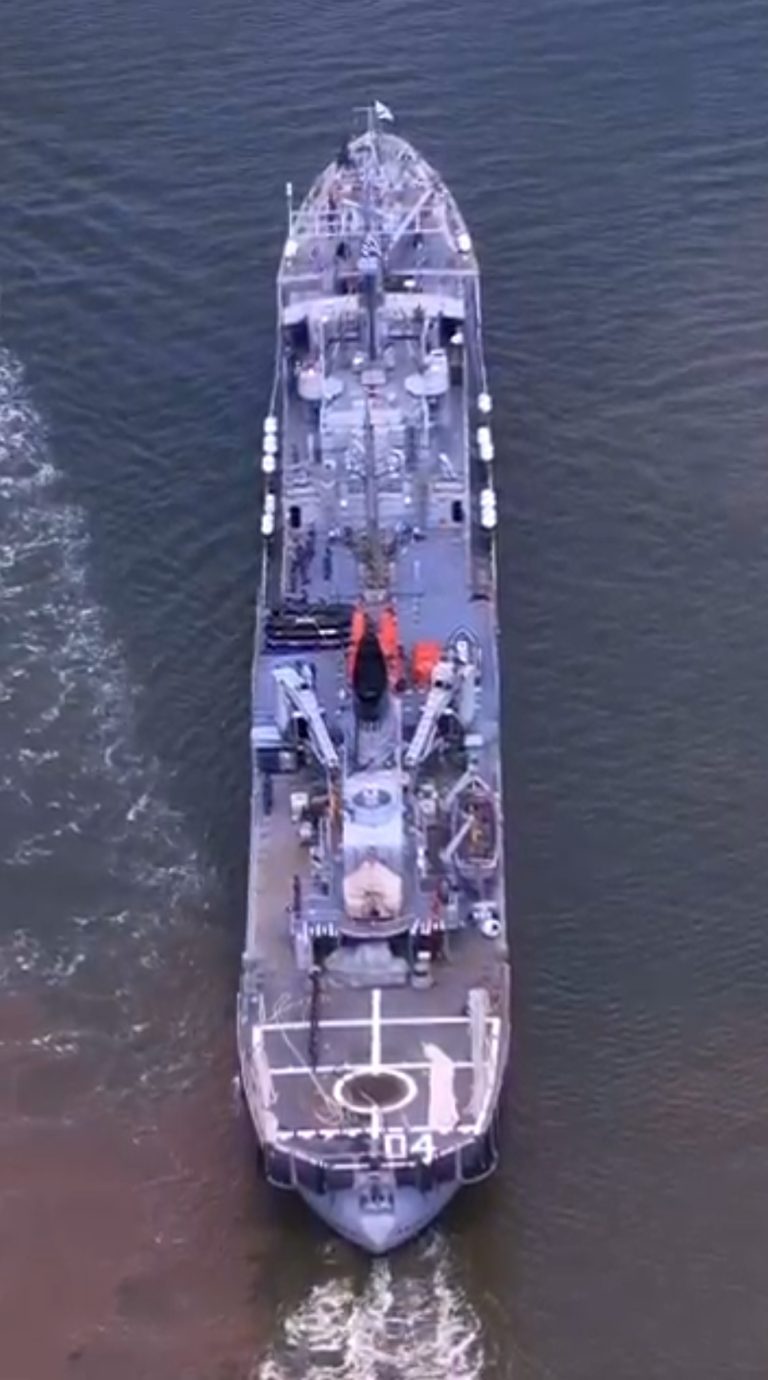 El ROU 04 “General Artigas” inició la Misión ANTARKOS XLII rumbo a la Antártida