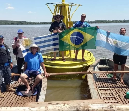 Instalaron una boya que señaliza un nuevo punto turístico en la Triple Frontera más austral del mundo