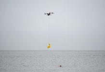 Montevideo prueba dron salvavidas en Playa del Cerro y se posiciona como pionera regional en rescate costero