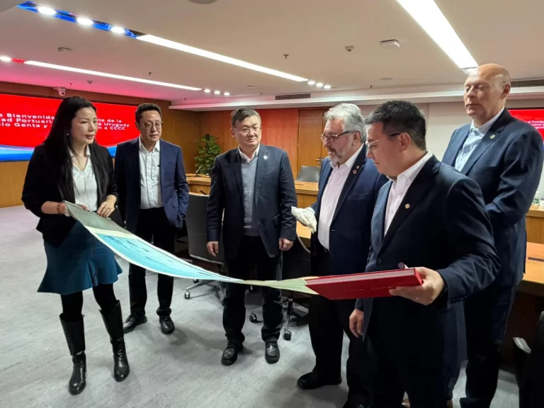 ANP ratifica en China la continuidad del contrato abierto de dragado para el Puerto de Montevideo