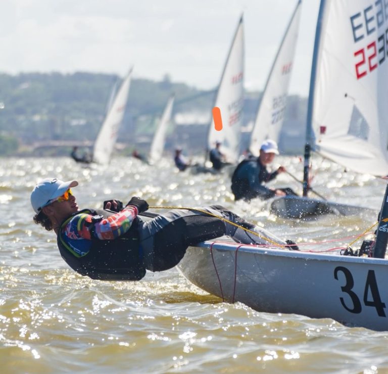 Alan Mathisson gana el Sudamericano en ILCA 4 Senior y se ubica entre los ocho mejores del campeonato