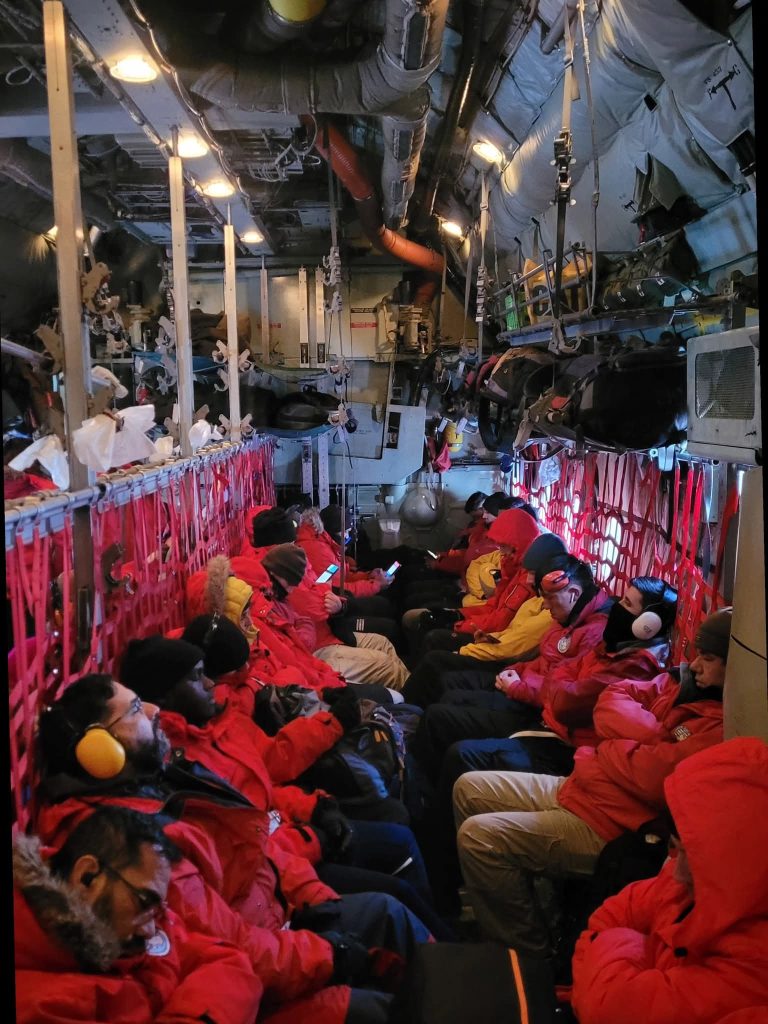 Uruguay cierra su Campaña Antártica de Verano con un exigente puente aéreo en condiciones extremas