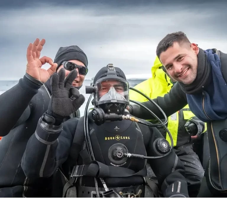 Tras cinco meses en la Antártida, buzos de la Armada culminan una exigente campaña científica y logística