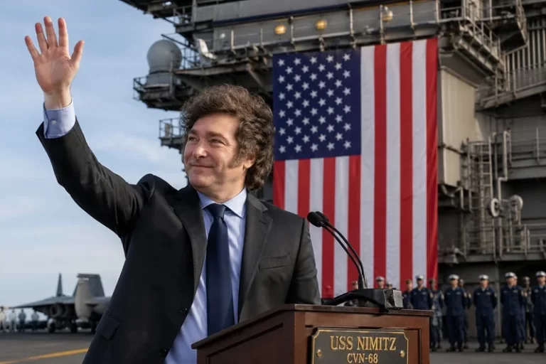 Javier Milei se sube al USS Nimitz y refuerza el eje estratégico con EE.UU. en pleno despliegue naval