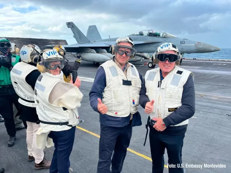 Orsi busca bajar la tensión política tras la visita al USS Nimitz mientras persisten cuestionamientos en el oficialismo