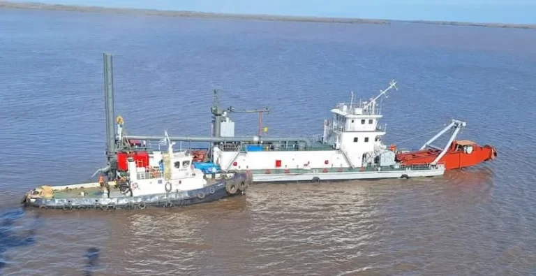 Paraguay se prepara para recibir su nueva draga de US$ 24 millones tras escala logística en Nueva Palmira