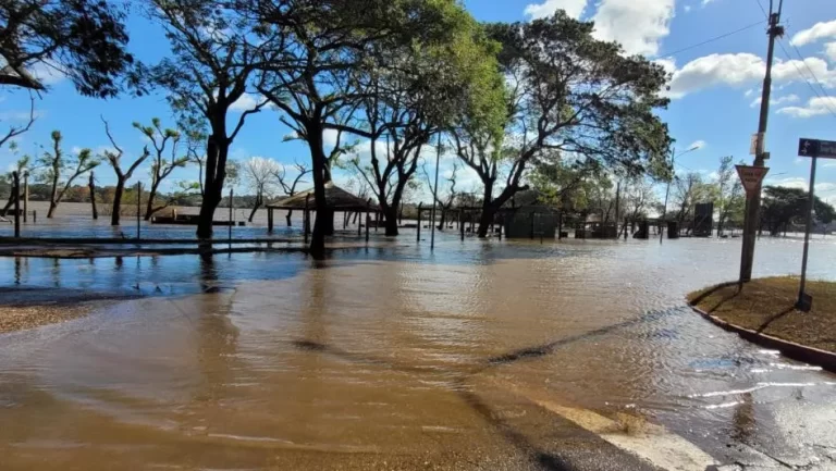 Temporal y crecida del río Uruguay mantienen en alerta a Uruguay, Argentina y Brasil