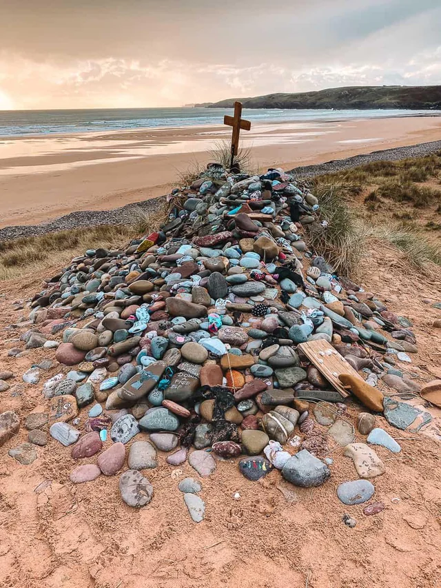 next-on-my-bucket-list-the-grave-of-dobby-at-the-beach-of-v0-fiykv2kzdnd81